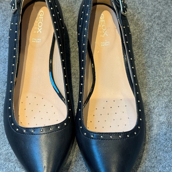 GEOX BLACK STUDDED FLATS SZ 7 - Picture 3 of 5